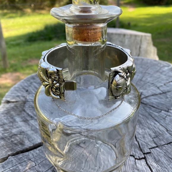 Vintage Victorian Revival Silver Plated Hinged Bangle . Costume Jewelry - Picture 8 of 8